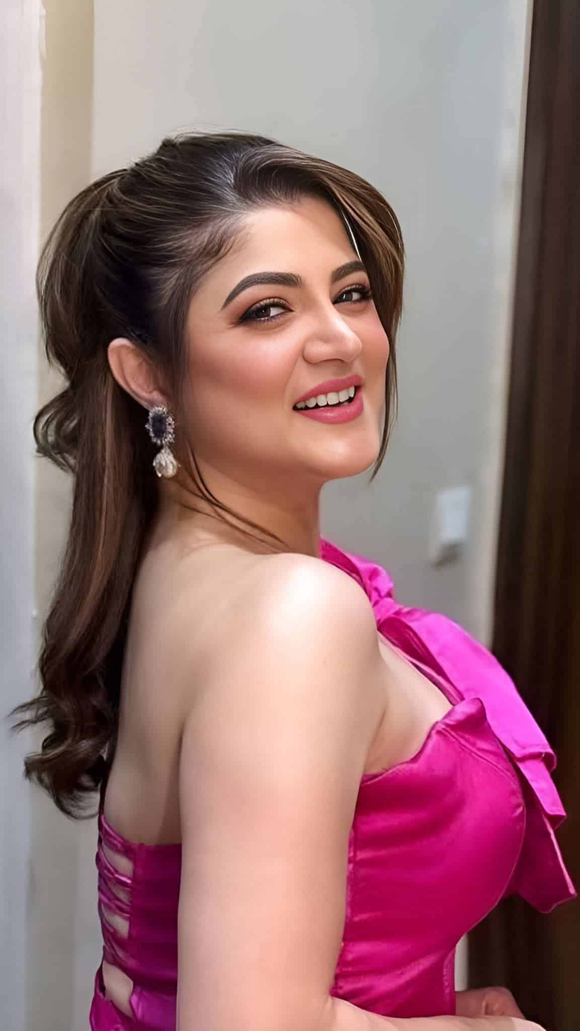 vip call girls in karachi – romantic night booking with full privacy – photo 4 (image 12)